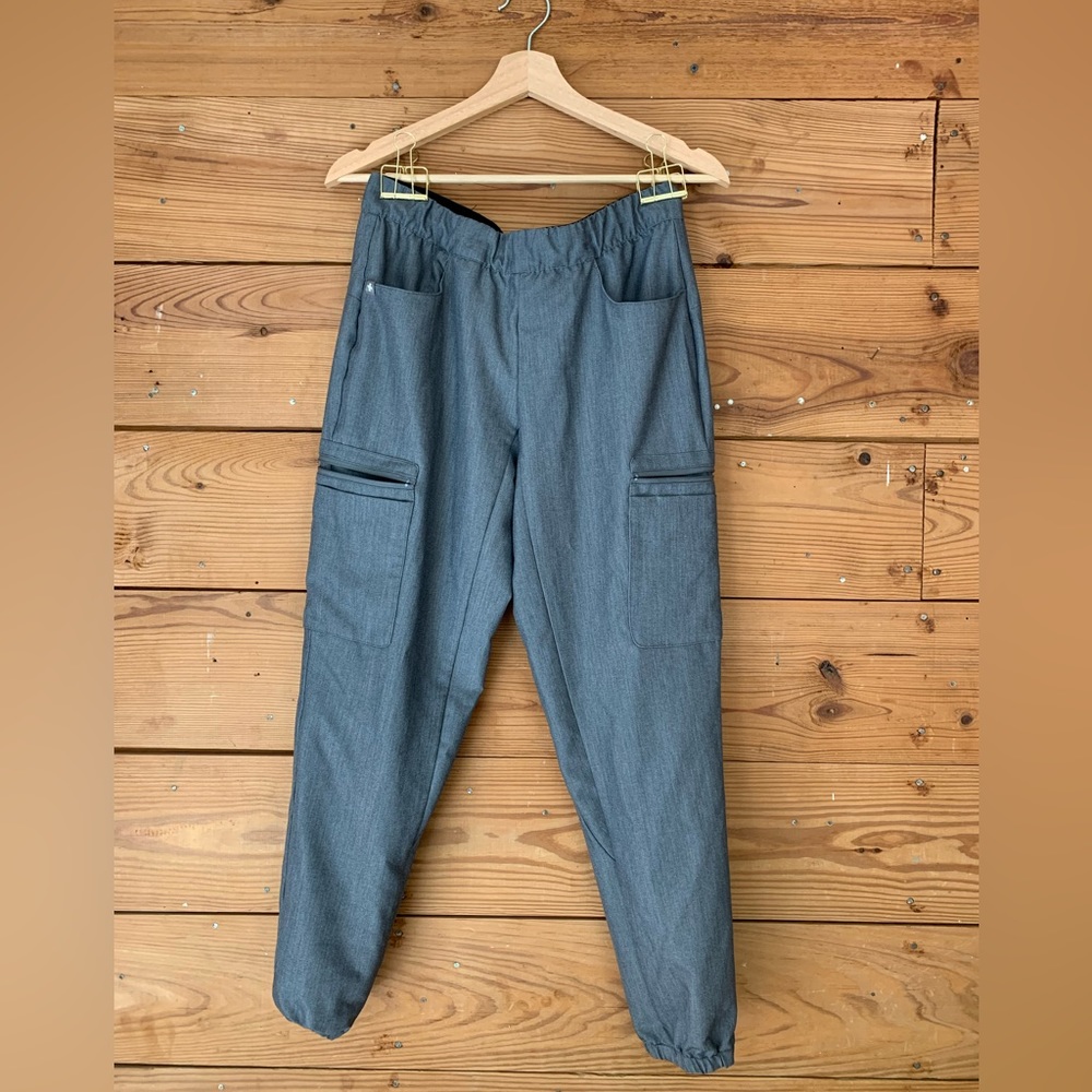 Women’s Figs Scrub Pants in Graphite